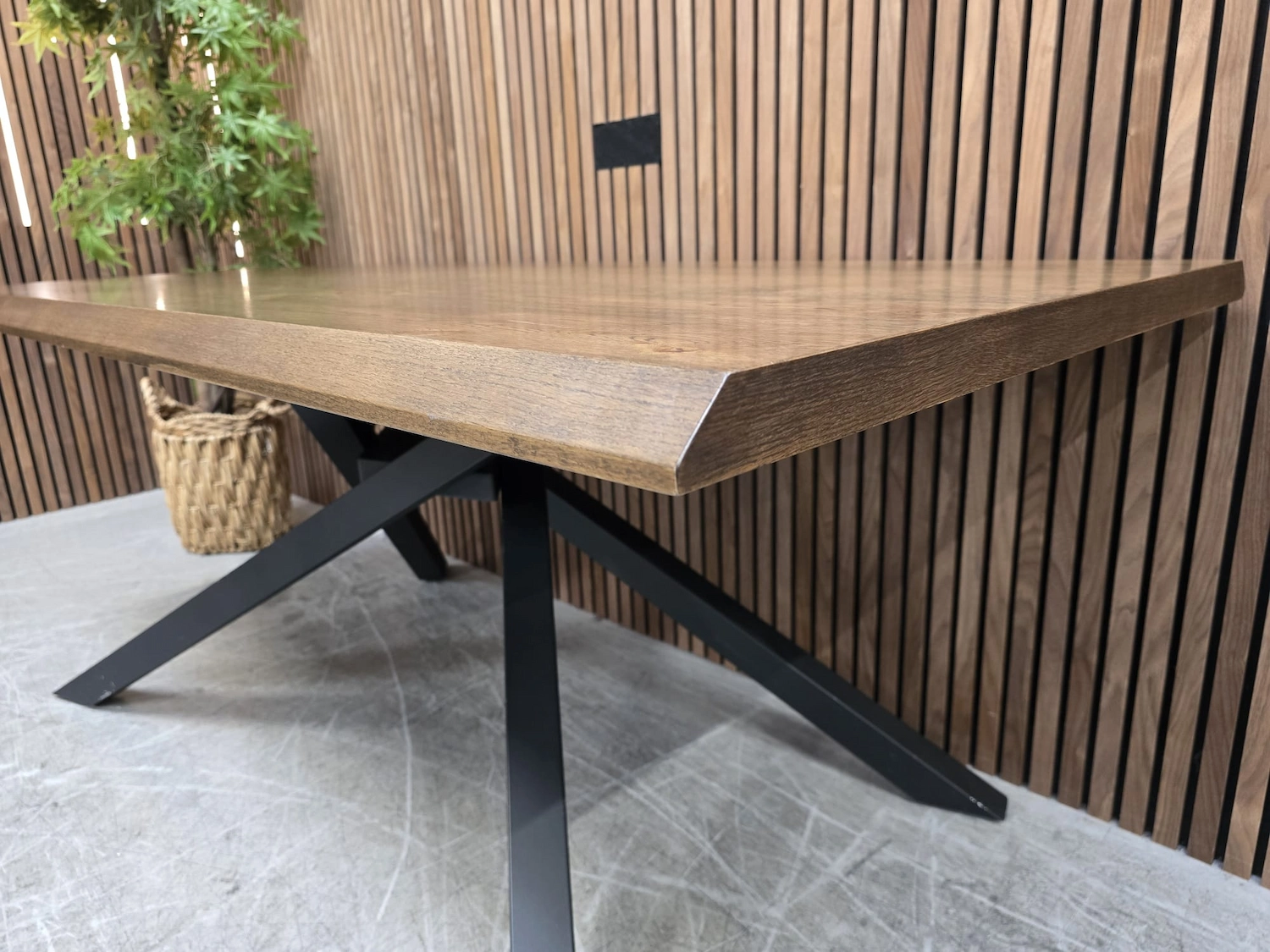 photo of the wavey edge on the dining table