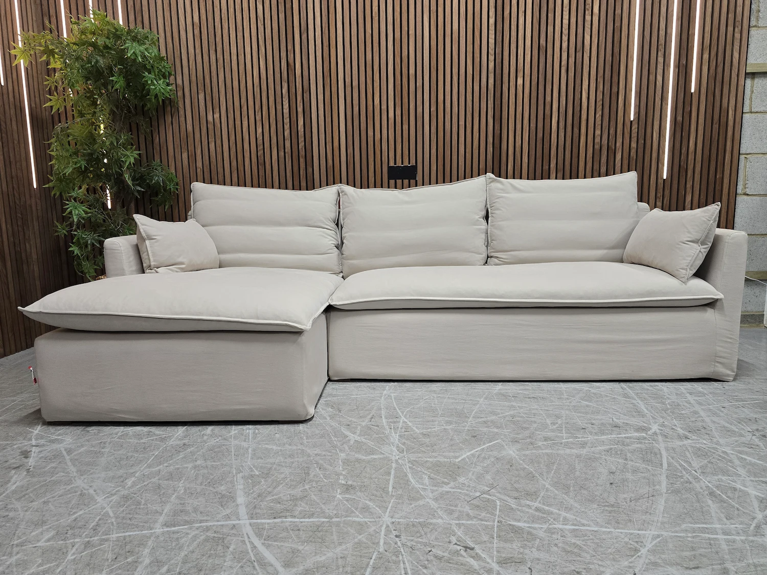 anders right hand facing chaise sofa in elderflower smart organic cotton