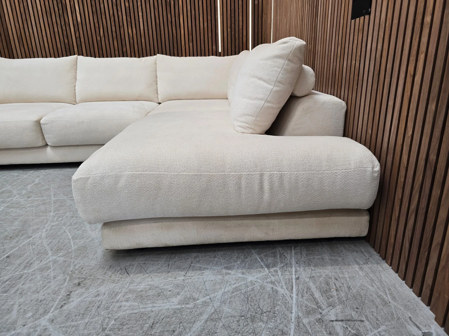 right hand sofa end Large Corner Sofa & Glass Coffee Table In White Cosy Fabric