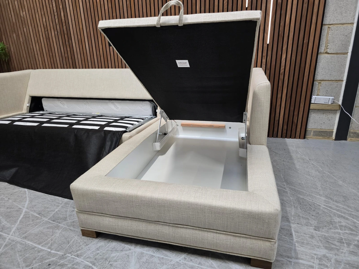 Aissa RHF chaise storage sofa bed in in Shearling 7