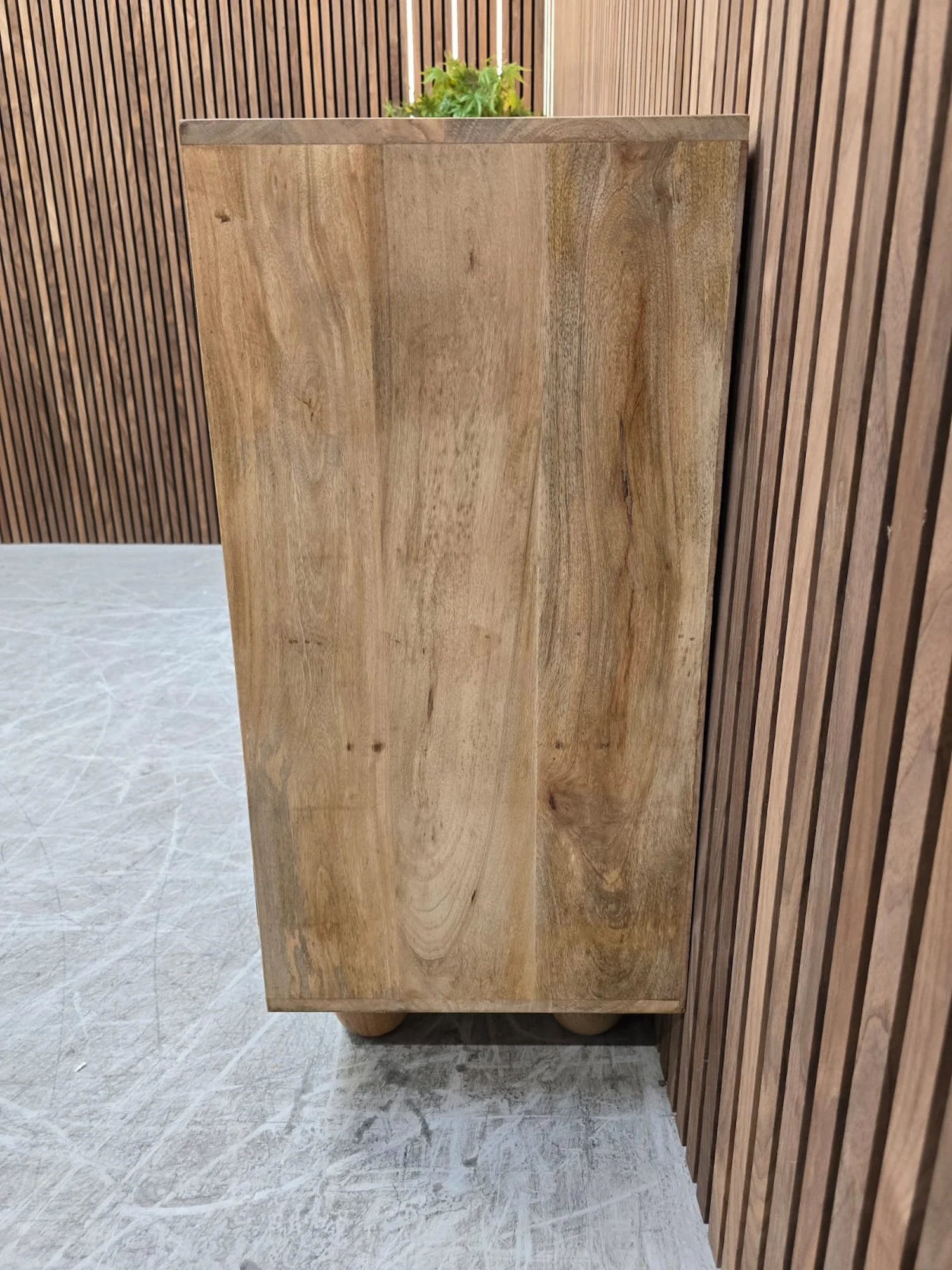 right hand side of the mango wooden sideboard showing the grain of wood