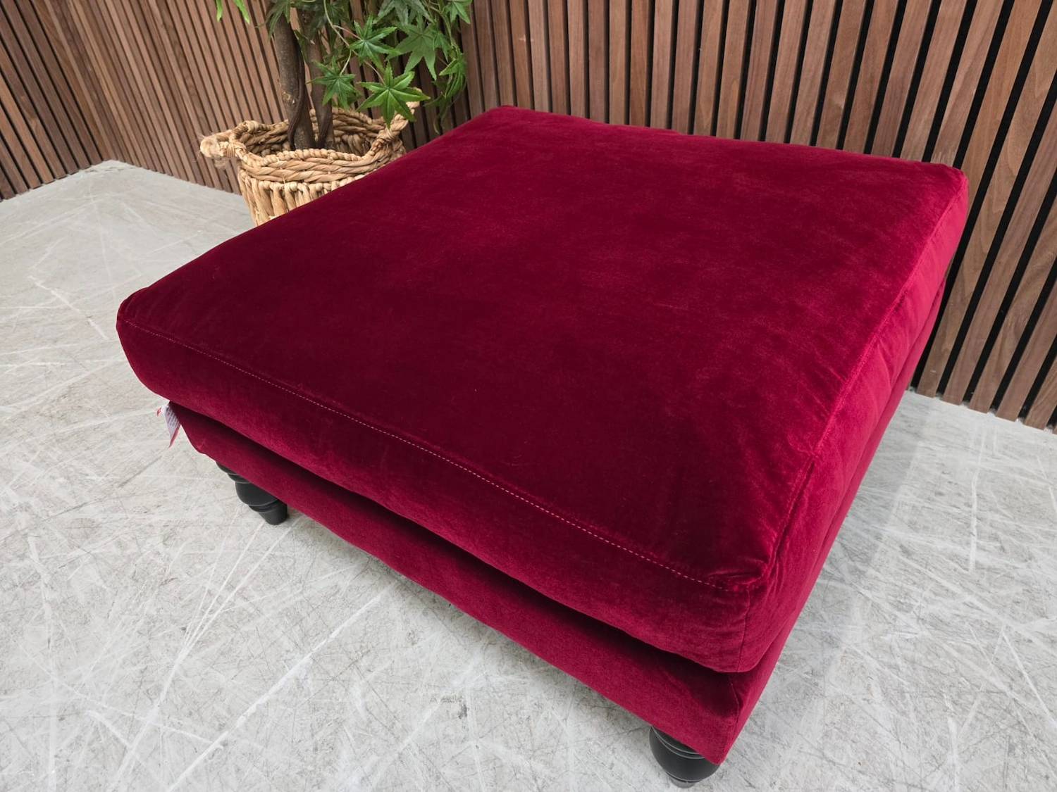 overview of the isla top on the footstool
