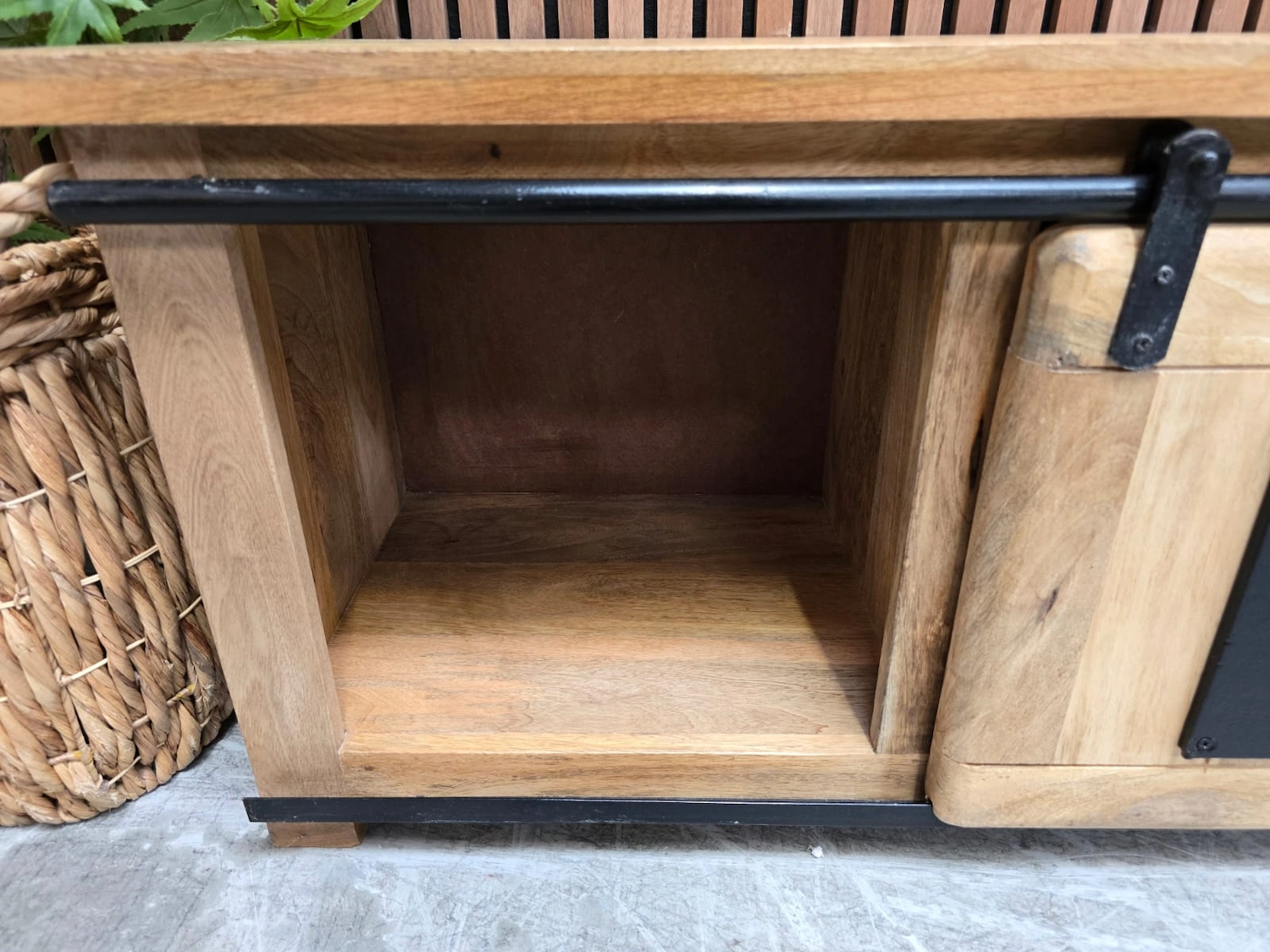 Mango & Iron large tv stand 8