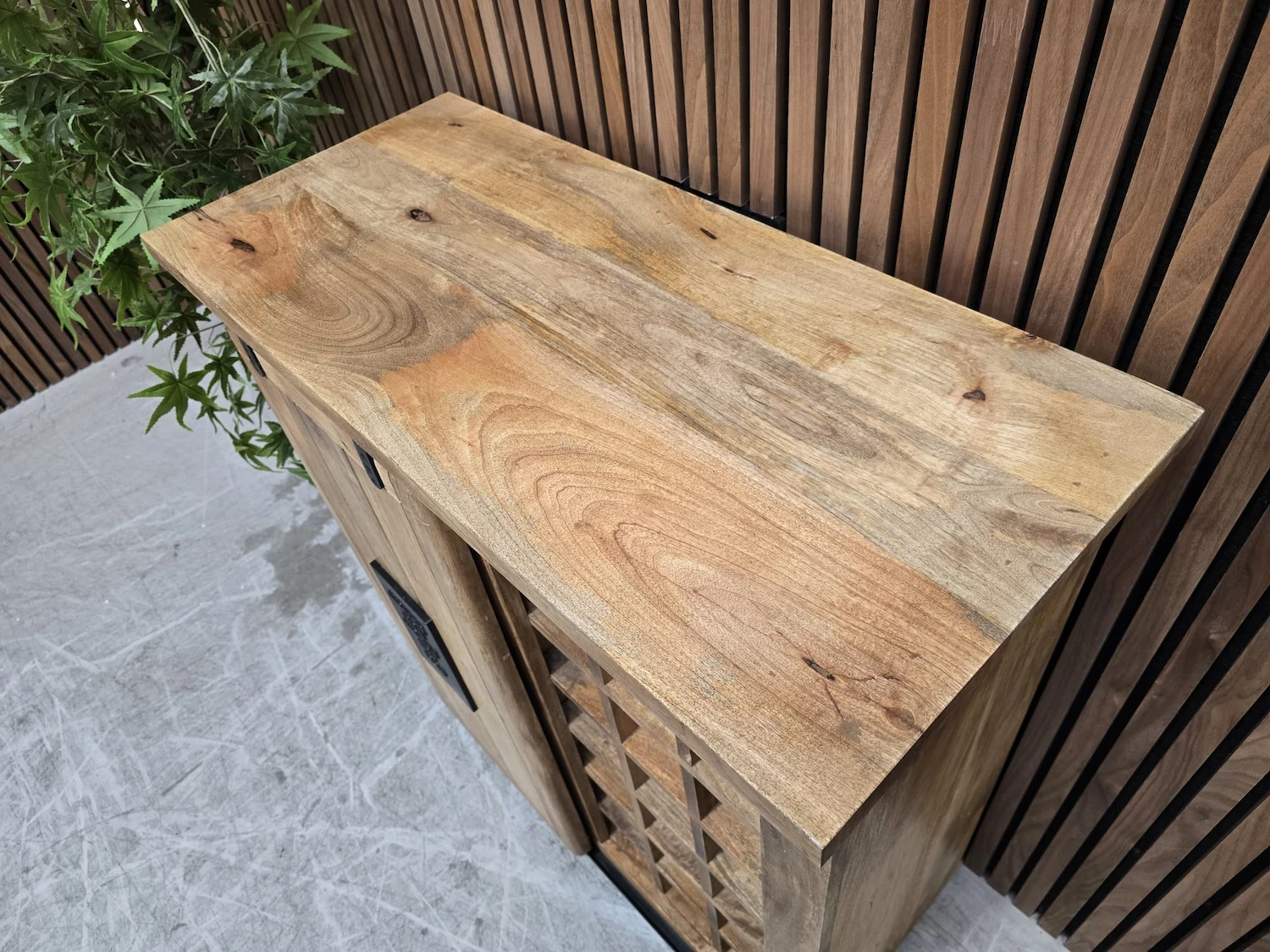 photo of the wooden mango top on the wine cabinet