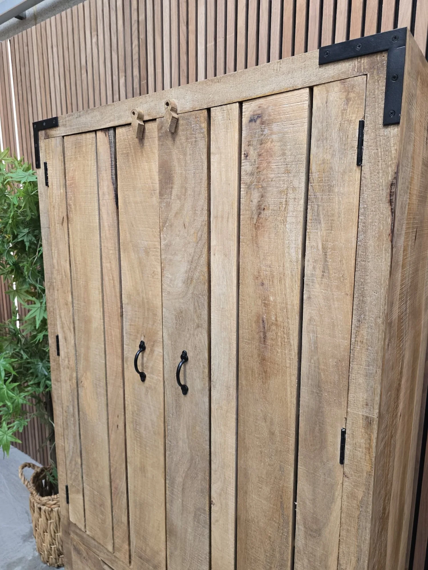 photo of the doors on the larder