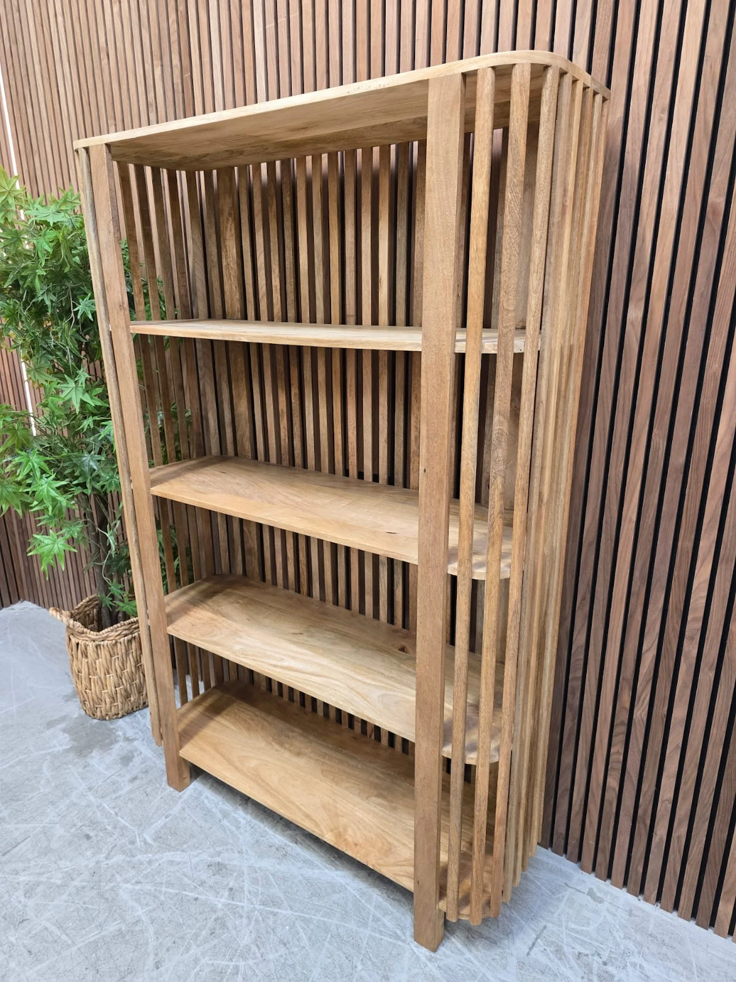 slatted display unit 3