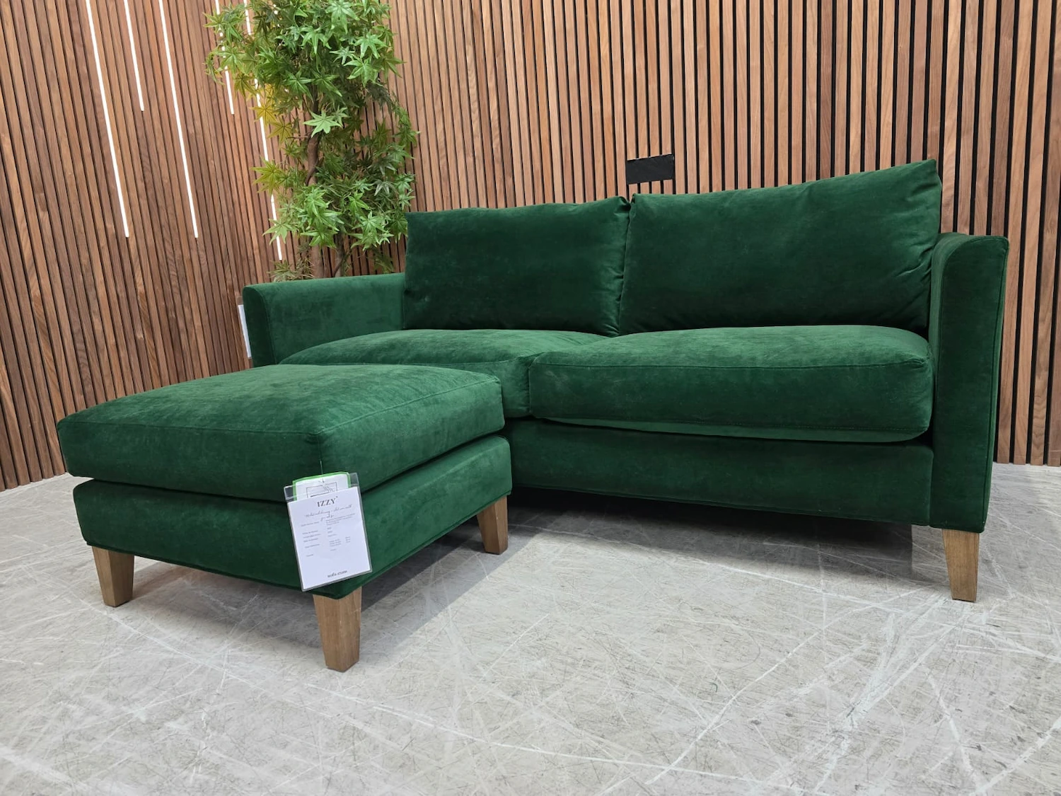 Izzy 2.5 seater in putting green aquaclean Clever Velvet