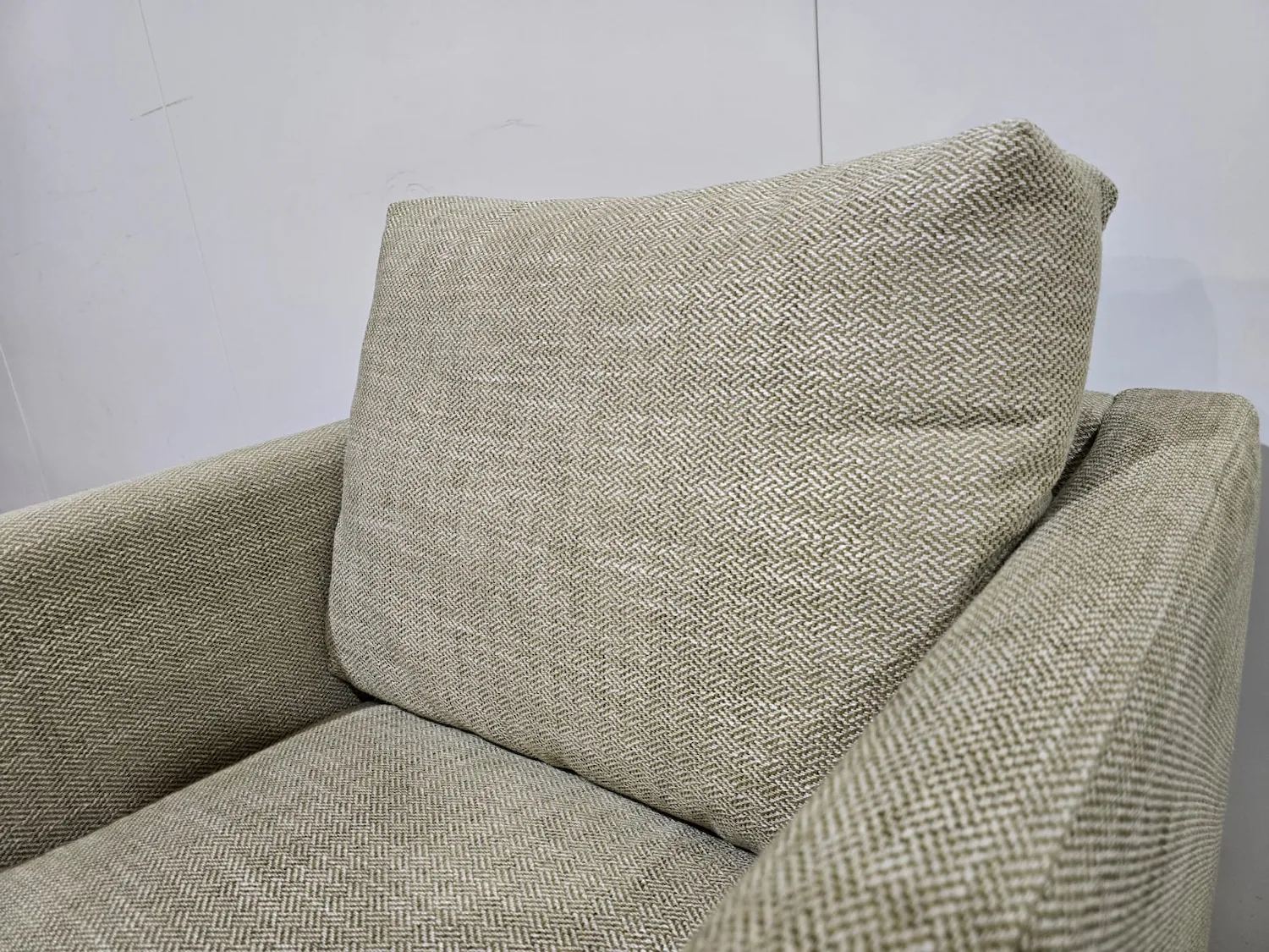Izzy armchair in palm Silky Jacquard Weave 5