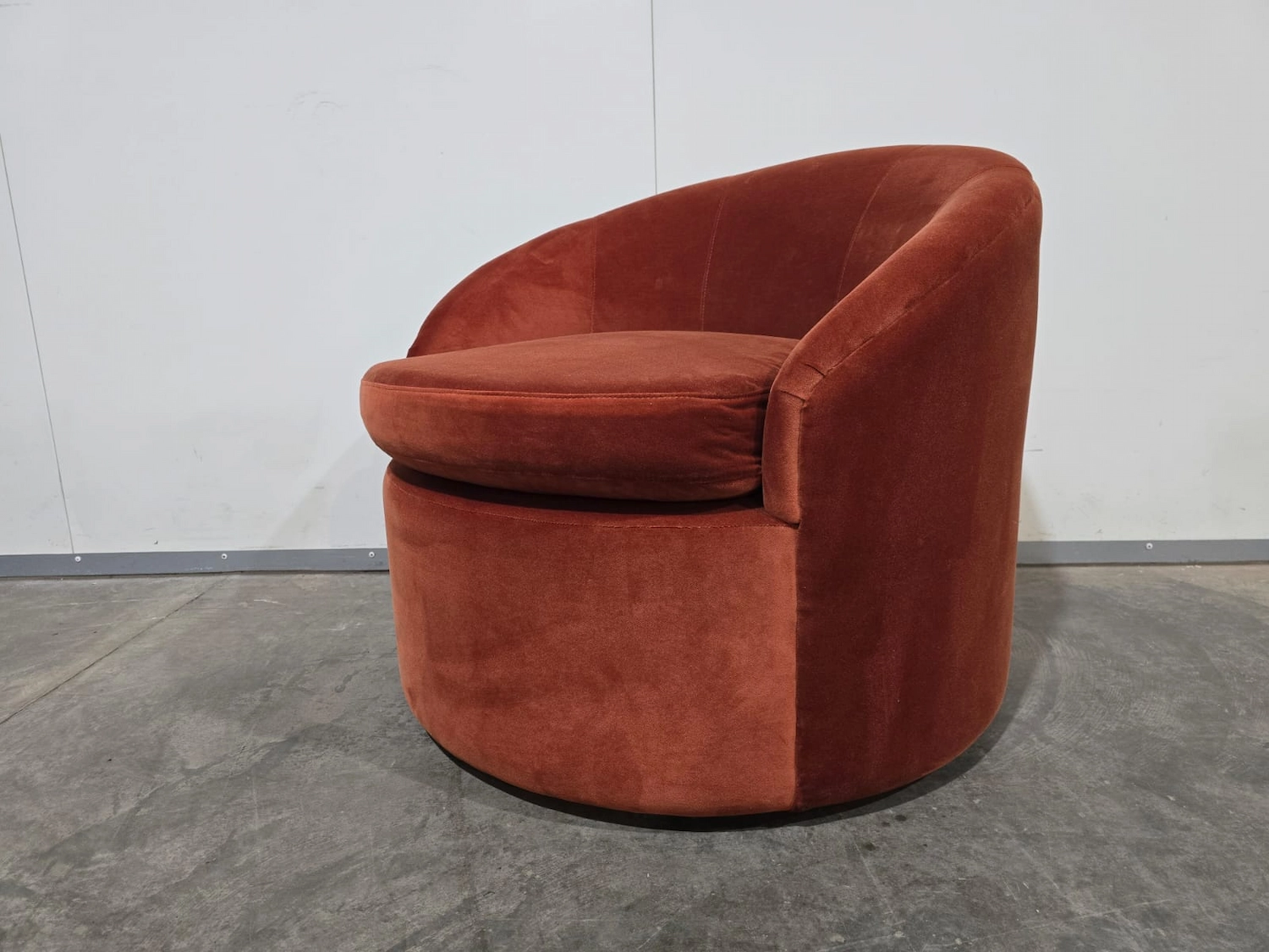 Quinn swivel chair in Moroccan spice 1