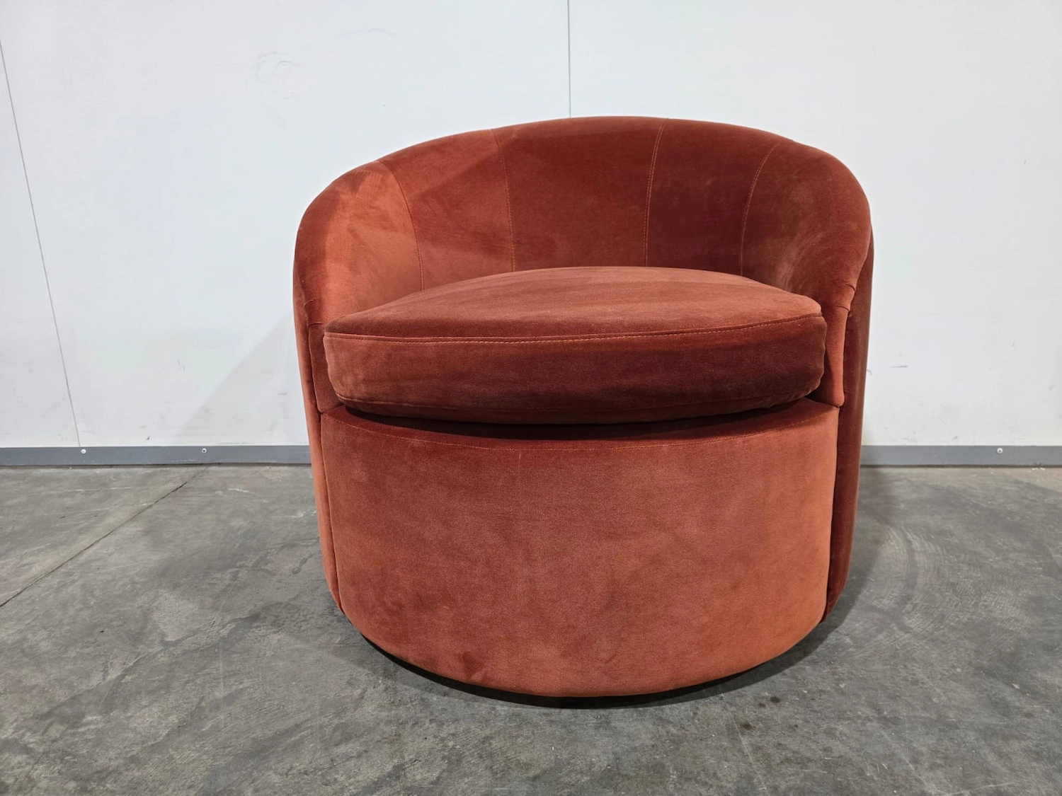 Quinn swivel chair in Moroccan spice 3