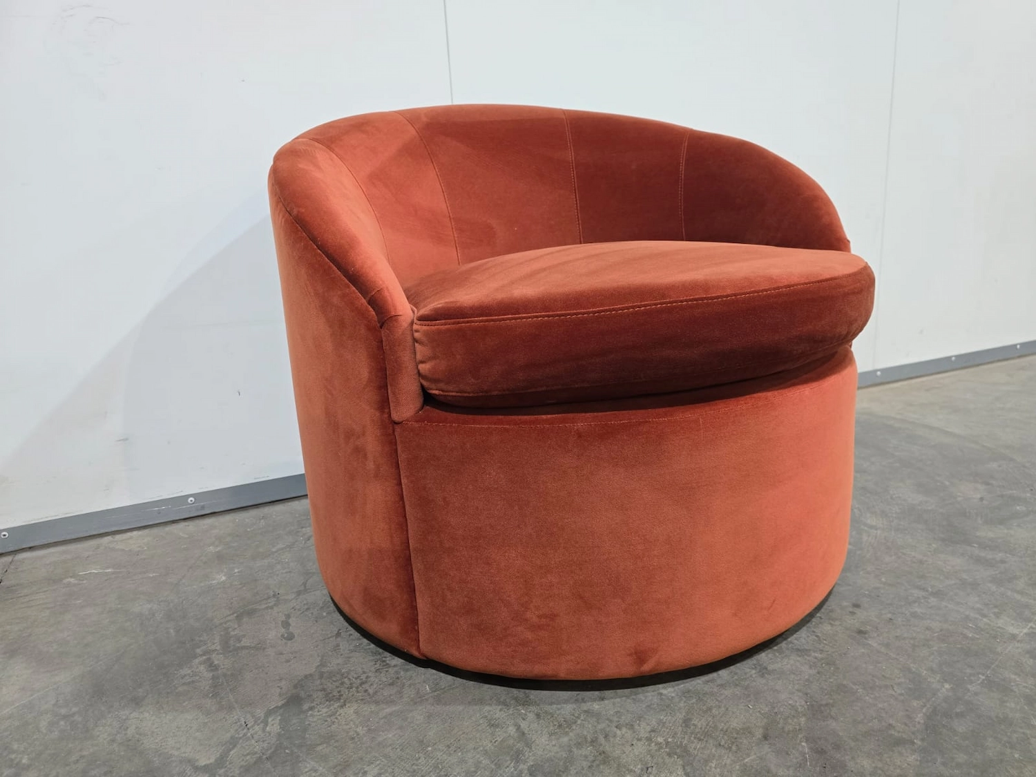 Quinn swivel chair in Moroccan spice 4